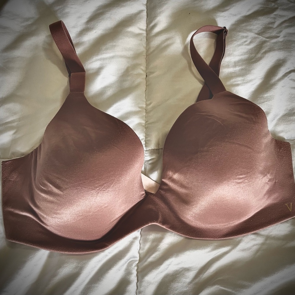 Victoria’s Secret Semi-Lined Demi Wireless Bra – Size 34C.